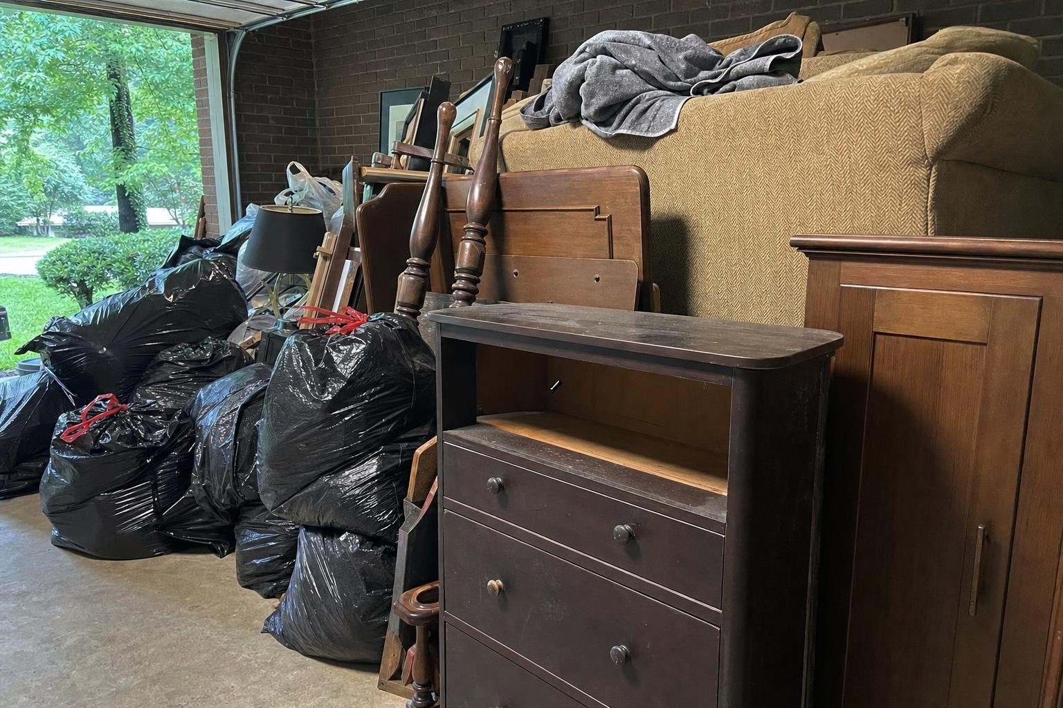 Example of illustrative image of estate cleanout work